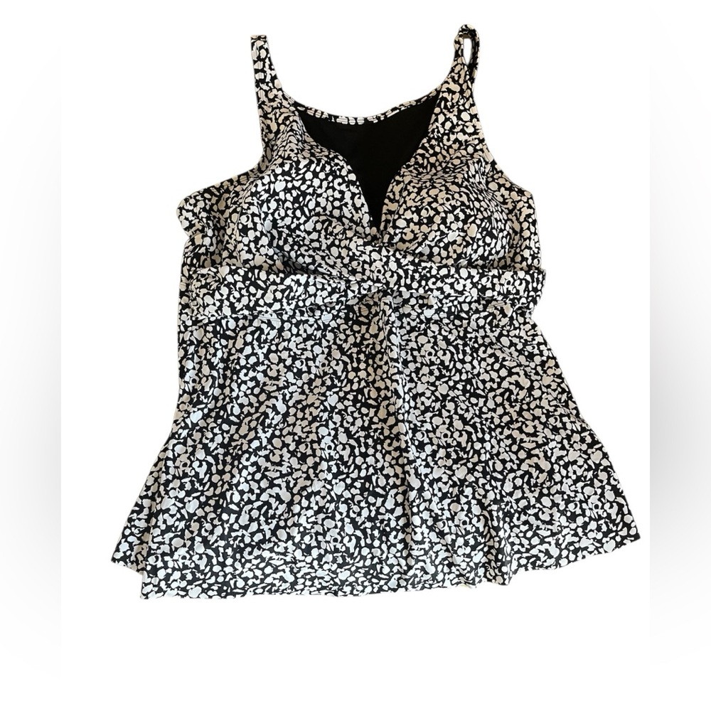Swim 365 Womens Plus Size 28 Black White Print built in bra Tankini Swimsuit Top